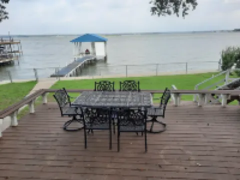 Lakefront, 8 beds, 3 bath, sleeps 18 , large living area, possible bunk room 槍管城酒店