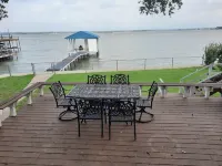 Lakefront, 8 beds, 3 bath, sleeps 18 , large living area, possible bunk room