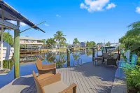 Waterfront cottage in Matlacha, FL -<br>Unavailable at this time due to Hurr Ian.🌴 Hotels in Matlacha