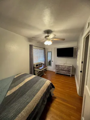 Lovely& Spacious 4-bedroom house in charming Roanoke with WiFi, AC, King Bed