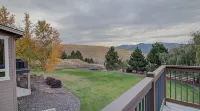 Gorgeous Mountain  View Home in Premier Missoula Neighborhood with  4 King Beds