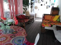 Small 30m2 house for 2 people on private property with swimming pool