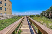 Beautifully Remodeled Townhouse Steps from the Shore – Pool & Garage Included