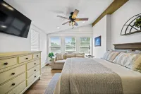 Canary Cottage Lakehouse on Jackson Lake