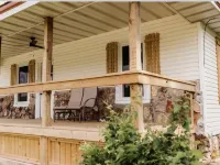 Cozy Midwest Bunkhouse located in the heart of the Ozarks! Hotels in Wright County