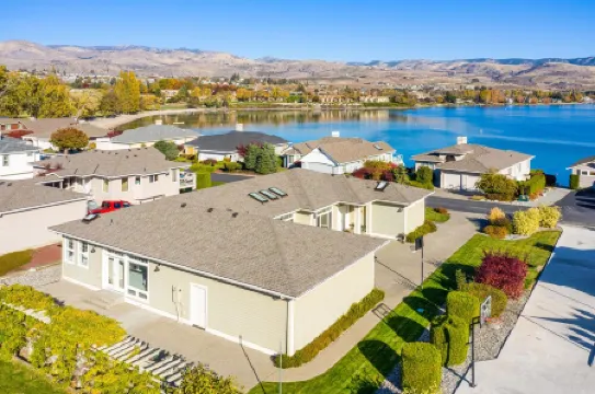 Wapato Point Home Single Level 4 Bed 3 Bath Sleeps 12, Close to Waterfront Park