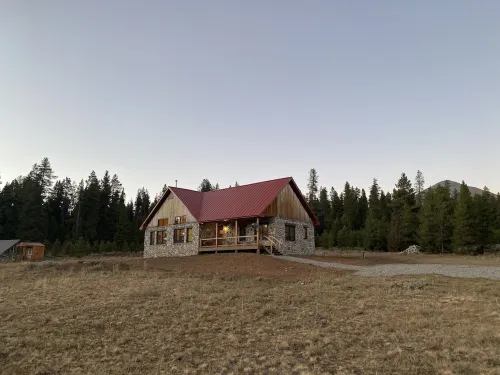 New! Premier 3 bedroom cabin in Taylor Park. Base of the Collegiate Mountains.