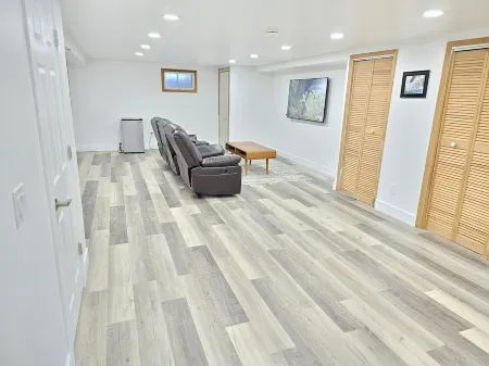 Gurnee Getaway: Modern Oasis Near Six Flags & Naval Base! Отели рядом с достопримечательностью «Logger's Run»