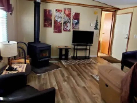 Iron Wolf nestled in the Sangre de Cristo Mtns...Ski/Hike/Fish/Hunt Casita Hotels in Eagle Nest