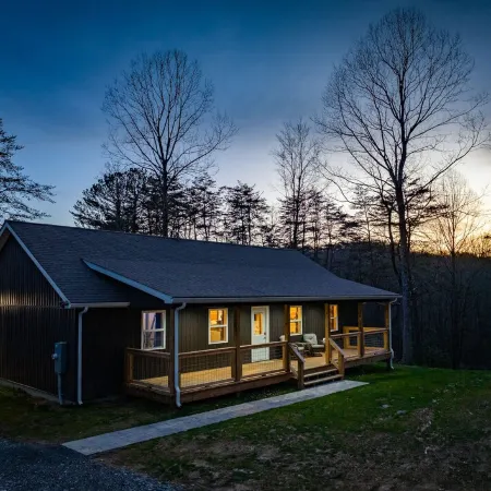 Wooded Circle - Barrel sauna, hot tub, fire pit