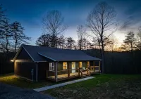 Wooded Circle - Barrel sauna, hot tub, fire pit