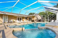 Escape to a Tropical Paradise with a Private Pool & Jacuzzi