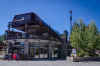 Modern Condo in Heart of Village, 1st floor, Steps to Gondola & all Amenities