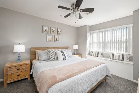 Pool ~ Golf ~ Great Location ~ Near the Landing ~ Cozy Stay ~ View Отели в г. Скотт Тауншип