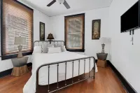 The Bungalow - Near Historic Downtown Fort Myers