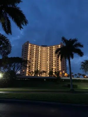 Beachfront, Renovated condo.  Great views of the gulf. WiFi and heated pool.