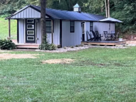 Modern Secluded Riverfront Cabin Hotels in Green County