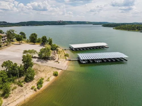 Lake Escape Lodge - Getaways at Kimberling Crossing