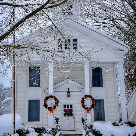 Fountain ViewII~Charming historical building in the heart of downtown Wellsboro.