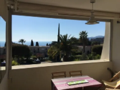 Cassis, Apartment with terrace, sea and cliff views. Private parking, Wifi.