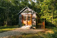 Romantic Luxe Cabin : Hot Tub, Private Trails : 32 Forested Acres : EV Charger