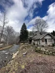 Pioneer Village Creekside 4-bedroom cabin perfect for a family retreat!