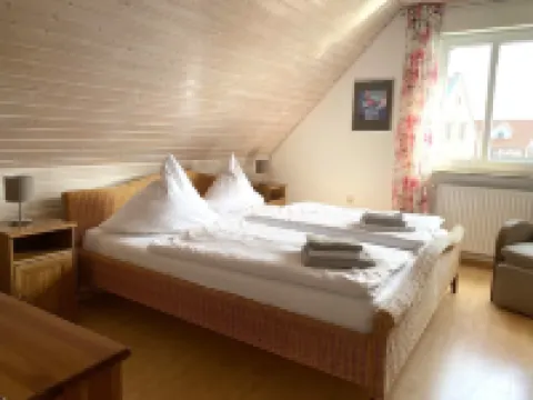 Fernblick: Chic, Colorful 2-Room Apartment with Balcony in a Top Location Directly on the Siel