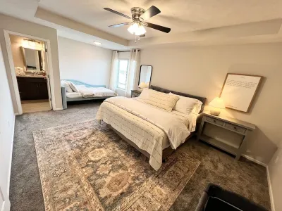 Luxury New Build Villa Sleeps 8 에지우드 쇼핑센터 주변 호텔