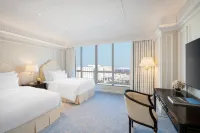 ดิ พลาซ่า โดฮา, LXR โรงแรม แอนด์ รีสอร์ทส์ - อ่างจากุชชี่