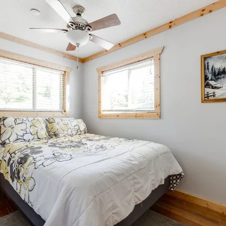 Summit Condo 201A - Recently Renovated, Great Views, Close to Village!