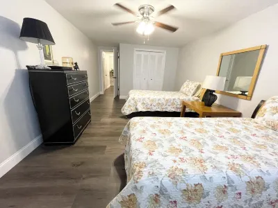 The Farm centrally located close to Hwy access Hotels in South Tulsa - Woodland Hills