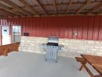 Lovely one room barndominium - The Bastrop Barndo