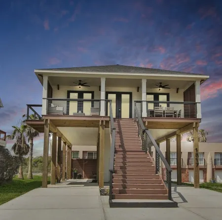 No Agenda!  Beautiful bay views. It's time to relax and have fun. Отели в г. Сибрук