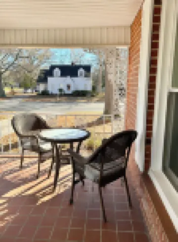 Charm on Main Street - Homestays