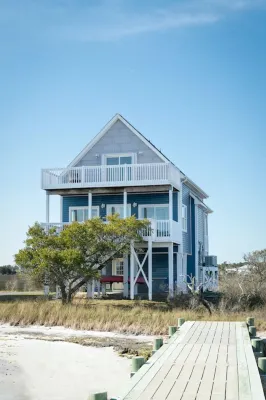 Harkers Hideaway - Waterfront Home with Private Dock & Private Beach