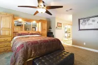 Tropical Hawaiian theme Family paradise! 🌴⛳️🐾🐾🏊‍♀️🎱 🎯 🔥🤗