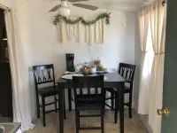 Tiny casita in beautiful Uvalde, 20 minutes from Frio River