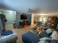 Coastal Blue. 2 minutes to Gulf of Mexico. Private backyard for BBQ/entertaining