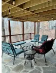 3BD 2BA Sleeps 9 Private Lot. Golfcart to Lake, Swimming Pool, Weight Room.
