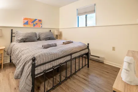 *Pet Friendly* Ski Camelback Waterpark Hiking  Casino & Shopping! Easy check out