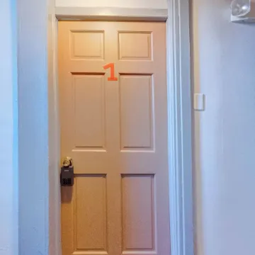 Hell's Kitchen, Apt #11-Bedroom Apartment Just a Short Walk to Hershey Theatre