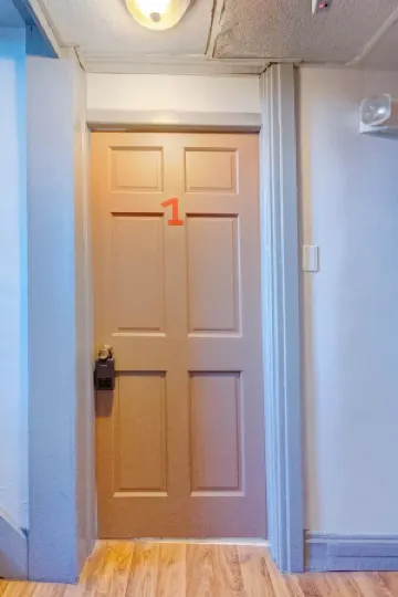 Hell's Kitchen, Apt #11-Bedroom Apartment Just a Short Walk to Hershey Theatre