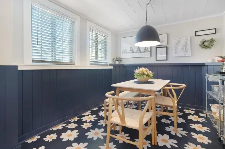 Greeley Cottage: Steps to Downtown Bend Отели рядом с достопримечательностью «Государственный университет Орегон в Каскейдс»