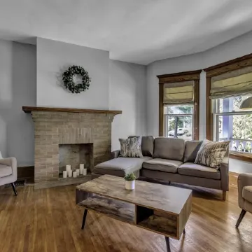 Beautifully Renovated 3 bedroom Elmwood Village Apt