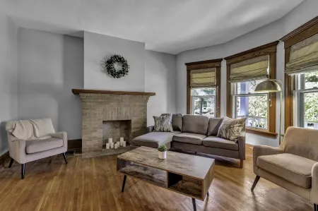 Beautifully Renovated 3 bedroom Elmwood Village Apt