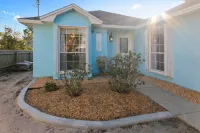 ☀️ 3/2 beach home🏖️5 min walk 2 beach🐕Dogs OK🚙Parking🏍️Garage 4 motorbike Public Beach Access #3 PCB., Fl.附近的飯店