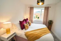 Sleeps 12 | Family + Event Space Near Manchester City Center with Hot Tub Hotels in Prestwich