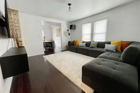 Large, modern 2 bedroom in the heart of Forest Park