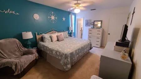 4 Bedroom Lake House with fantastic views and plenty of space. Отели в г. Квэй