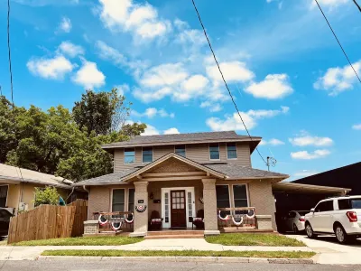 Downtown Hot Springs and Bathhouse Row!! Minutes from all amenities!! Hotels near Temperance Hill Square